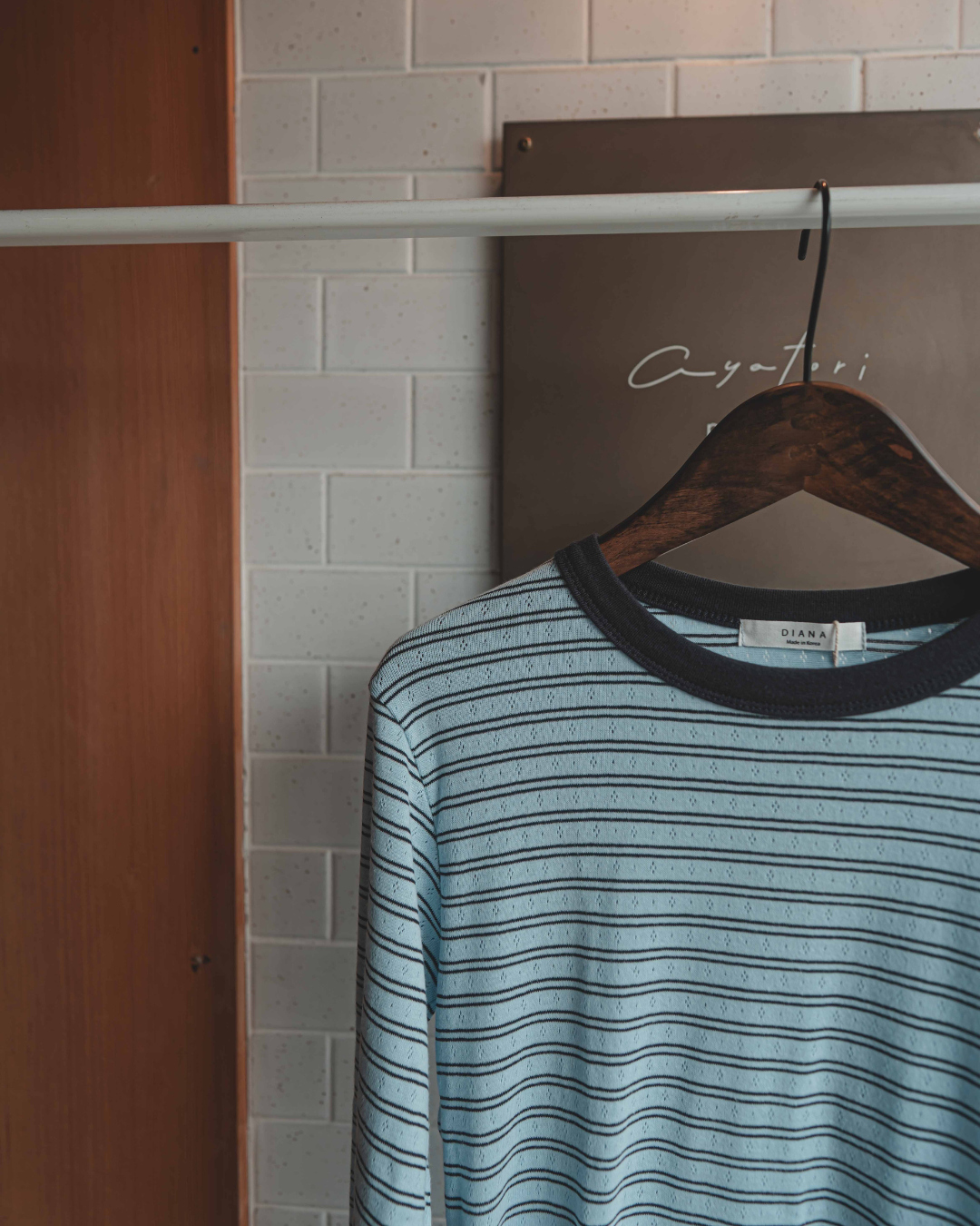 Border eyelet tops