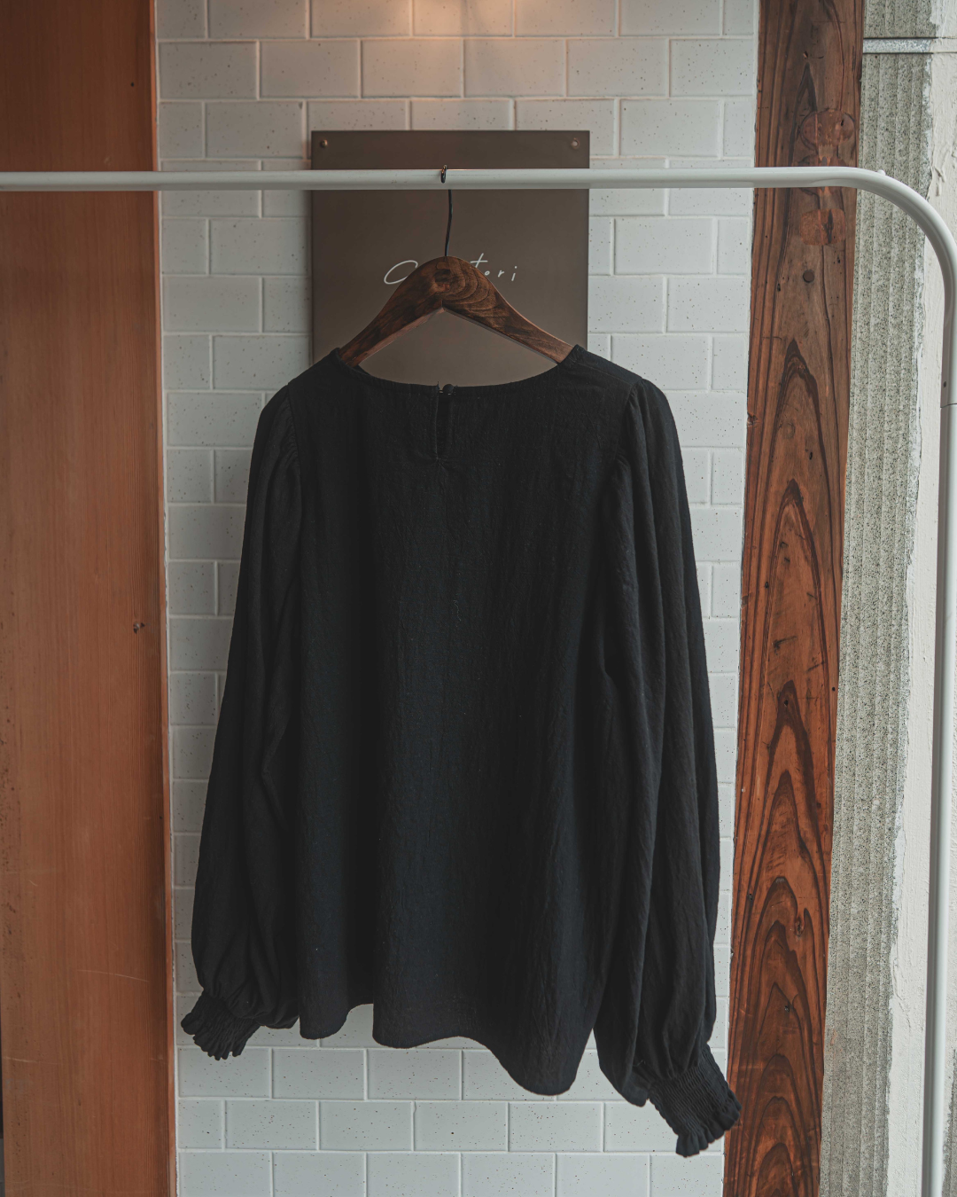 Puffy sleeves blouse