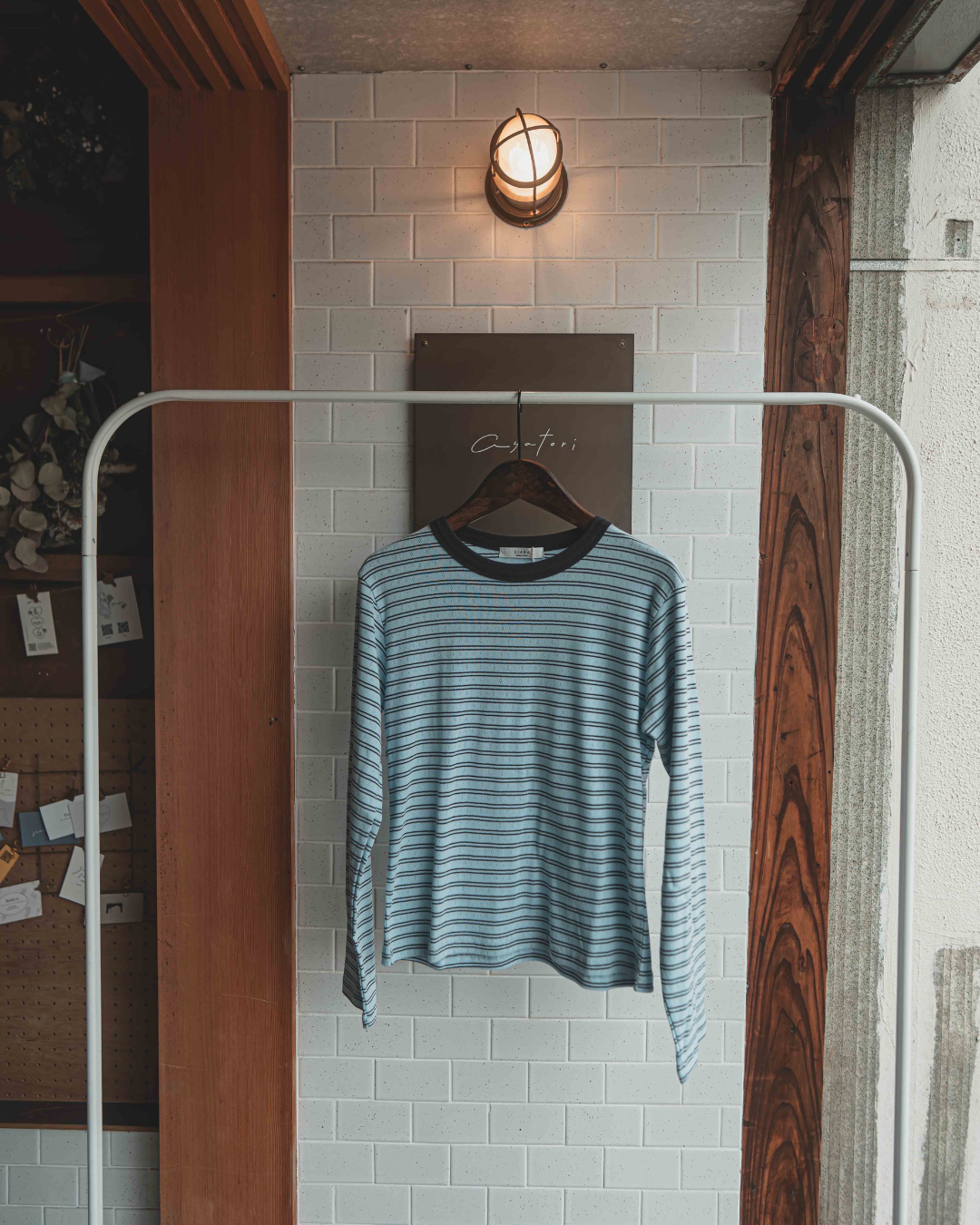 Border eyelet tops