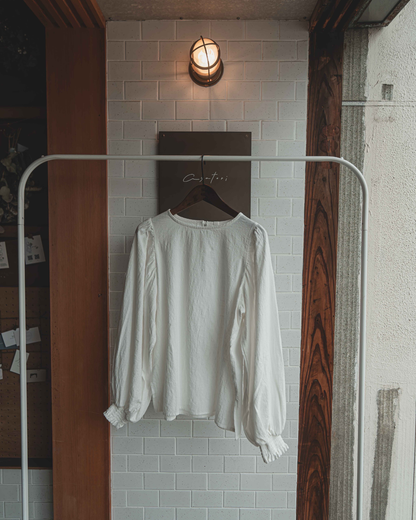 Puffy sleeves blouse