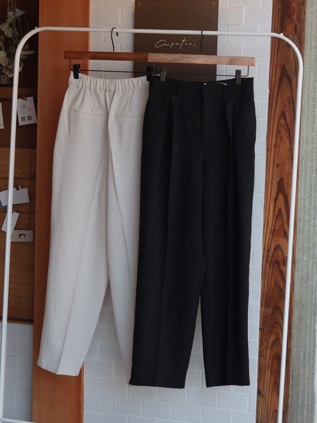 Line like pleated pants
