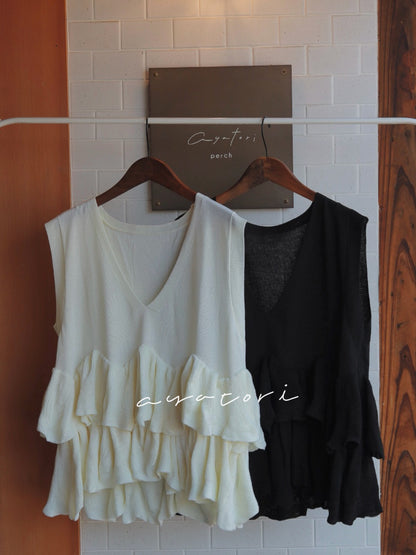 Round frill knit vest