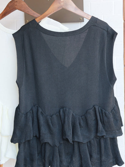 Round frill knit vest